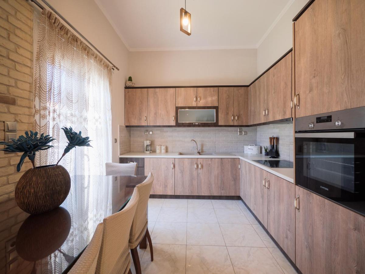Kellys Cozy One Bedroom House Next To The Beach Ikonomianika Bagian luar foto
