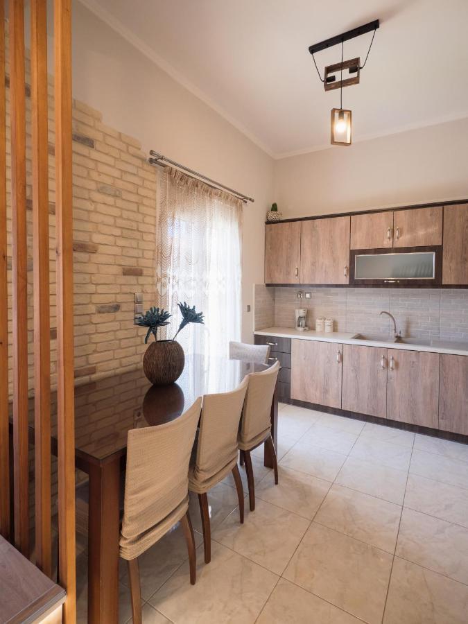 Kellys Cozy One Bedroom House Next To The Beach Ikonomianika Bagian luar foto