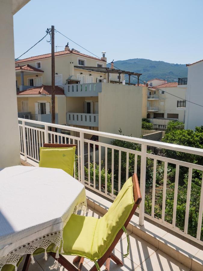 Kellys Cozy One Bedroom House Next To The Beach Ikonomianika Bagian luar foto